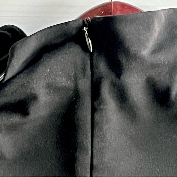 Elegant Black Ruffle Detail dress - Picture 5 of 9